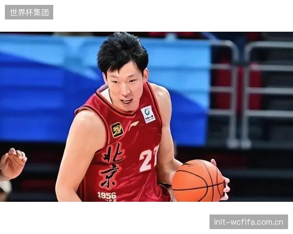 北京队依靠周琦在禁区的绝对优势，决胜局击败广东队晋级四强。